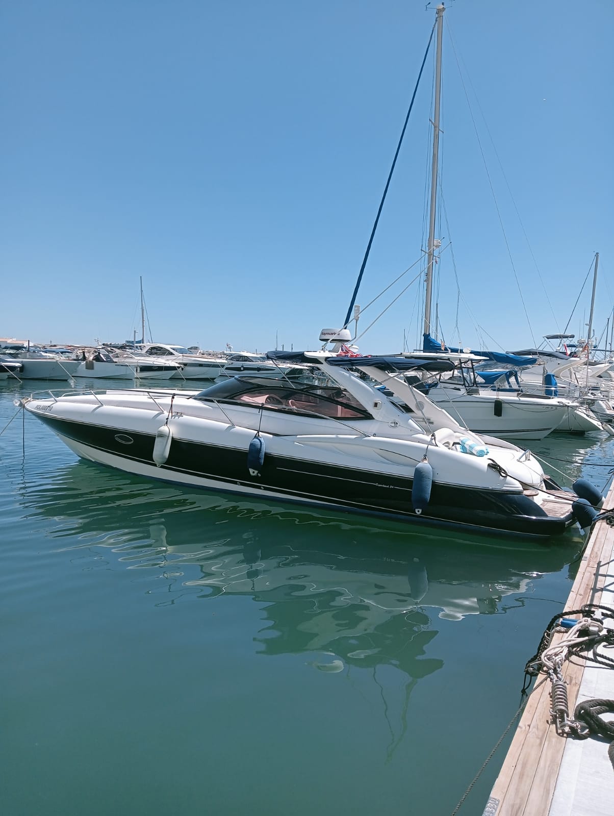 SUNSEEKER SUPERHAWK 34 - 8  Guests -  4 Hours - €120 per Guest