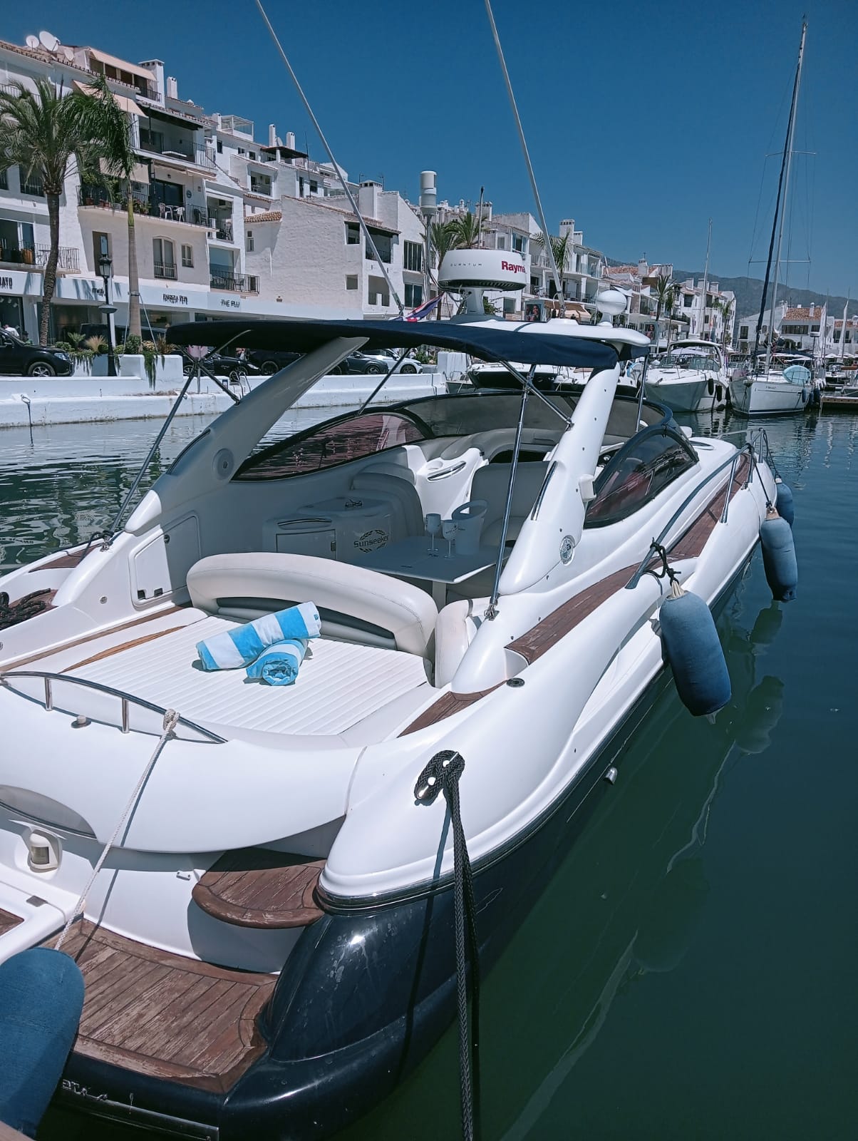 SUNSEEKER SUPERHAWK 34 - 8  Guests -  4 Hours - €120 per Guest