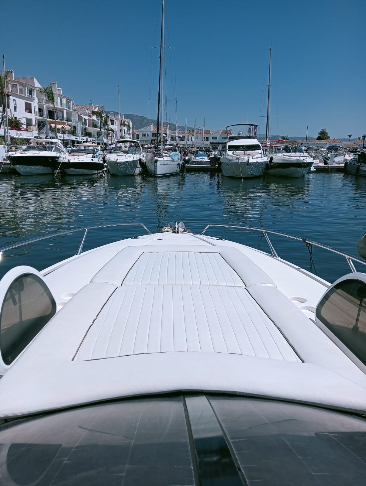 SUNSEEKER SUPERHAWK 34 - 8  Guests -  4 Hours - €120 per Guest