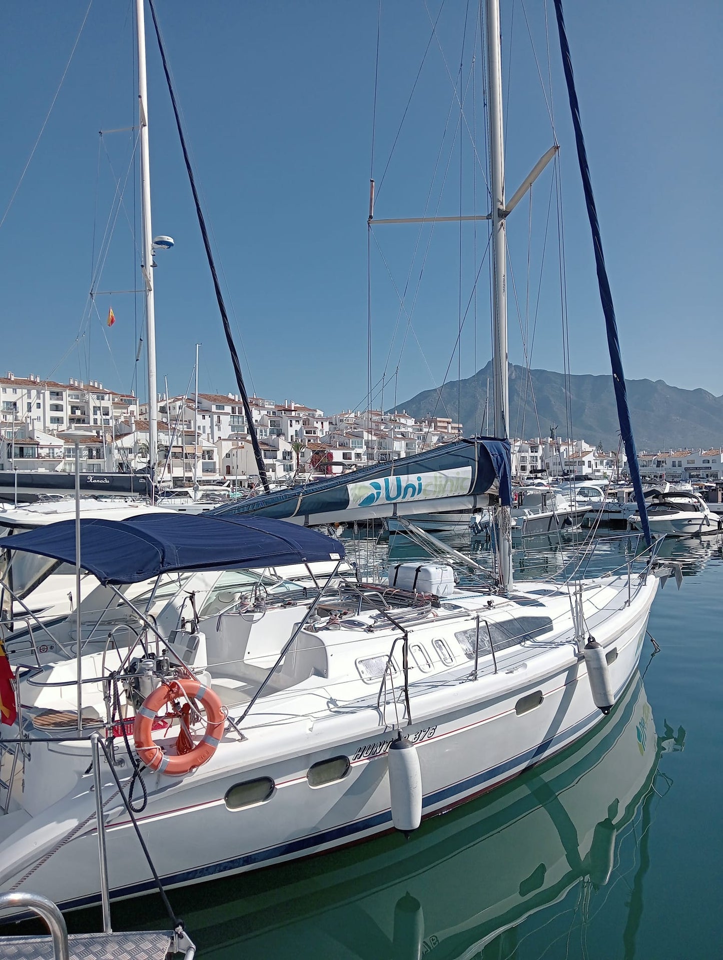 SAILING BOAT HUNTER MARINE 376 - 9  Guests -  4 Hours - €70 per Guest