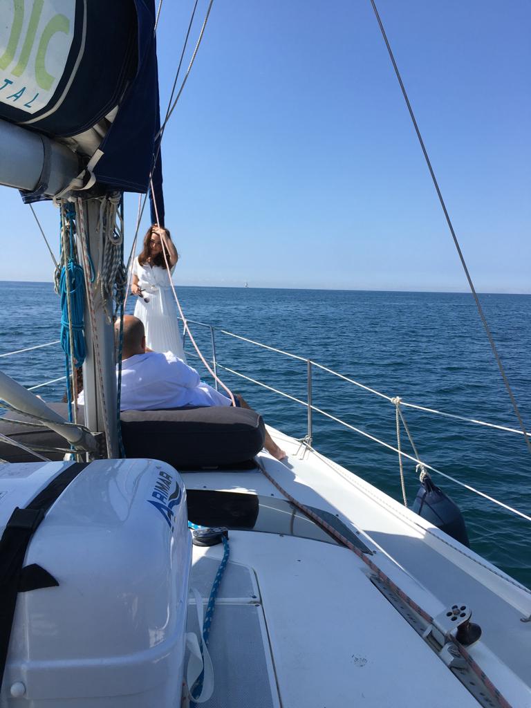 SAILING BOAT HUNTER MARINE 376 - 9  Guests -  4 Hours - €70 per Guest